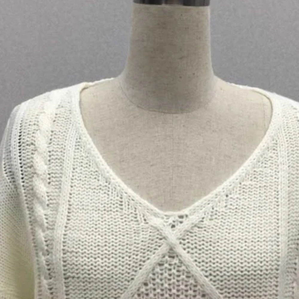 Women’s VNeck Cable Panel Detail Fringed Sweater in Ivory sz S EUC - Picture 7 of 8